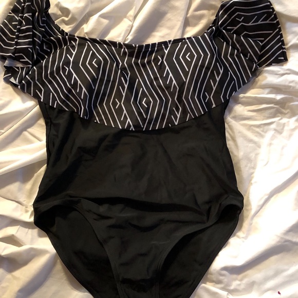 Bathing suite - Picture 3 of 3